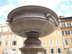 Fontein in de wijk Trastevere, Rome