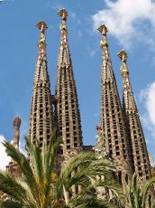De beroemde baseliek van Gaudi in de stad Barcelona