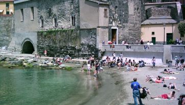 Strandje bij Vernazza. Ligurie